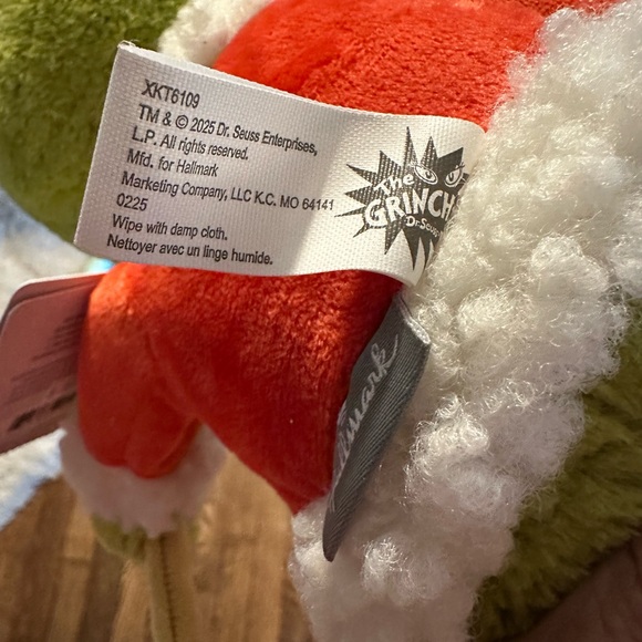 NWT Grinch Hallmark Christmas Plush Motion & Sound - Picture 10 of 13